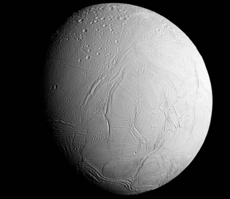La luna di Saturno Encelado