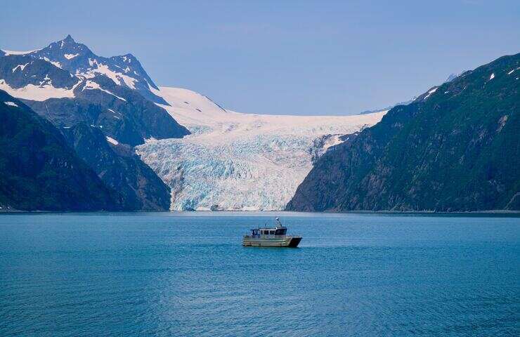 Barca nel fiordi norvegesi