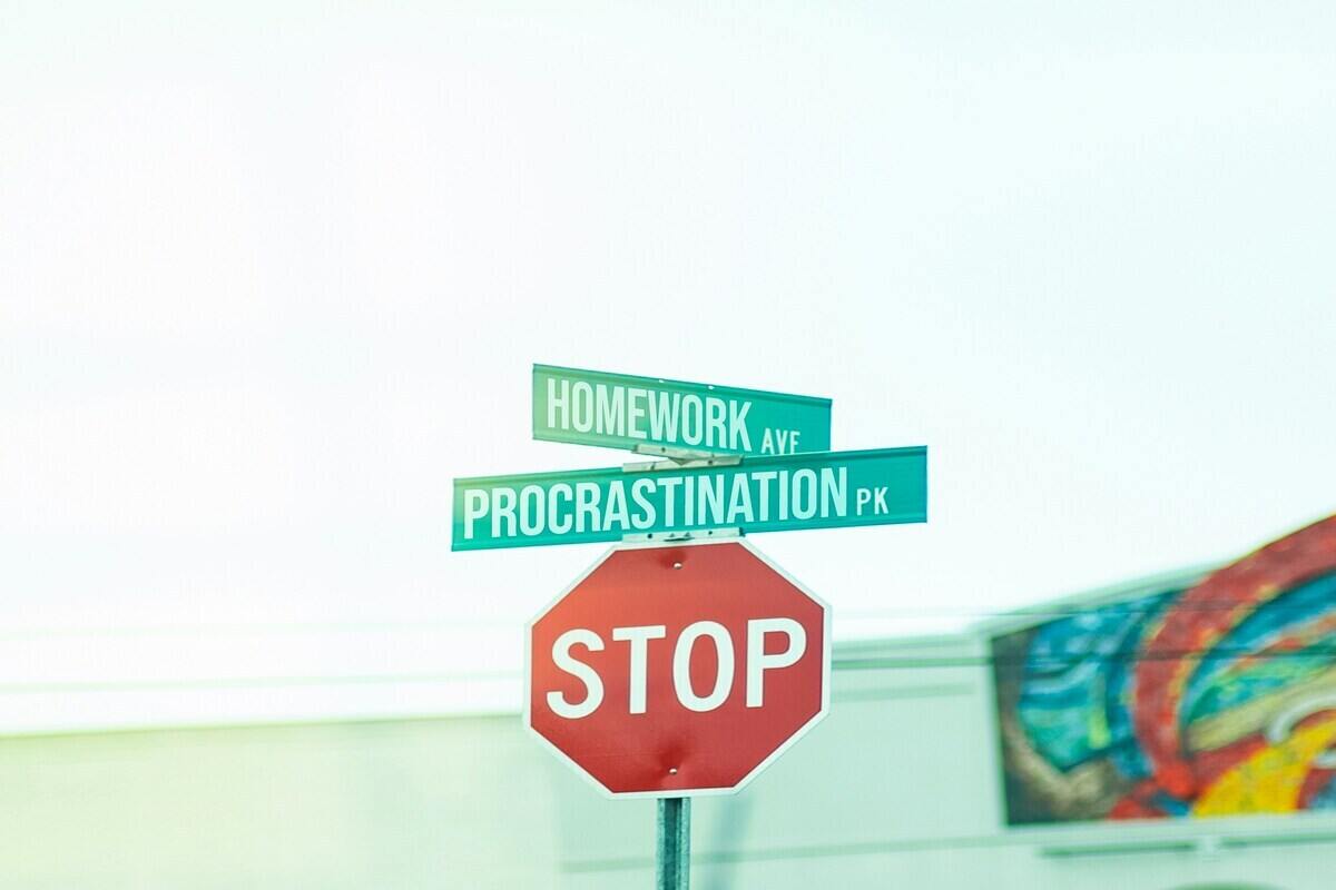 cartelli stradali procrastinazione vs compiti
