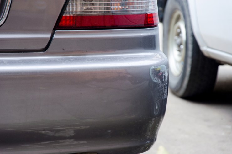 Auto danneggiata nel parcheggio