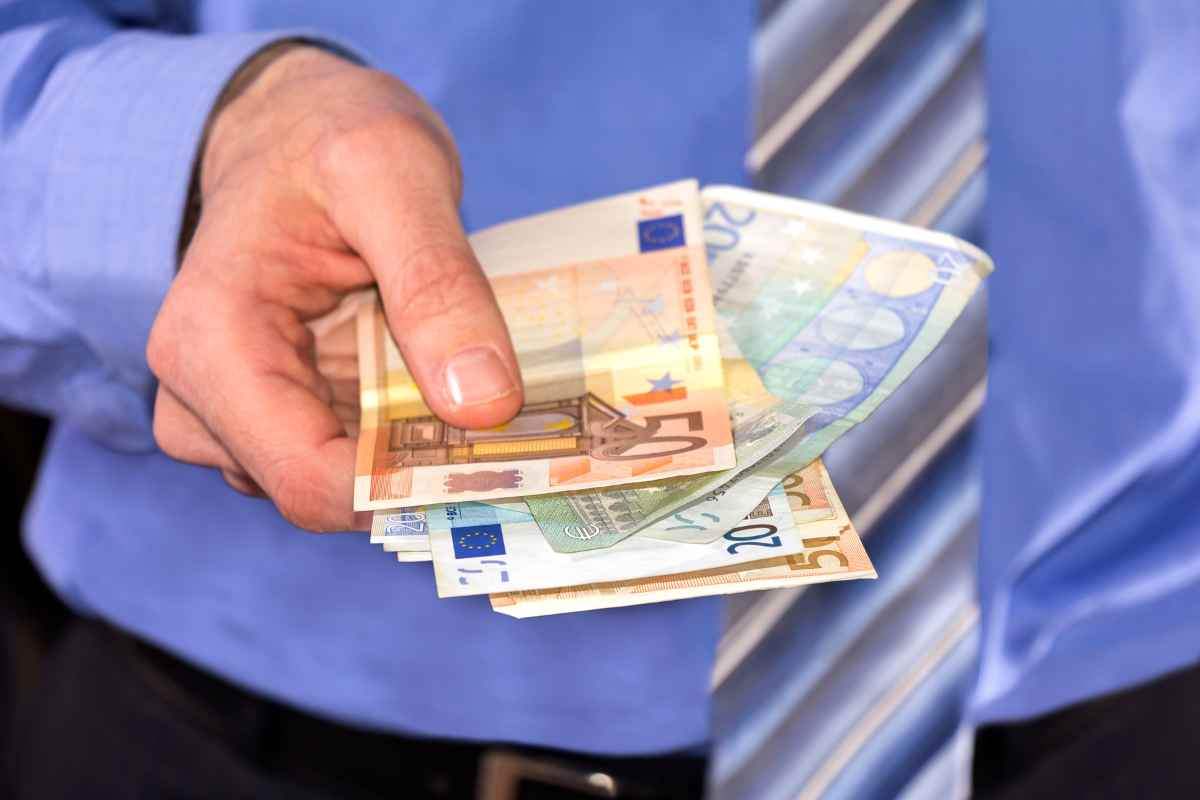 Aiuti ai lavoratori con stipendio basso sotto i mille euro 