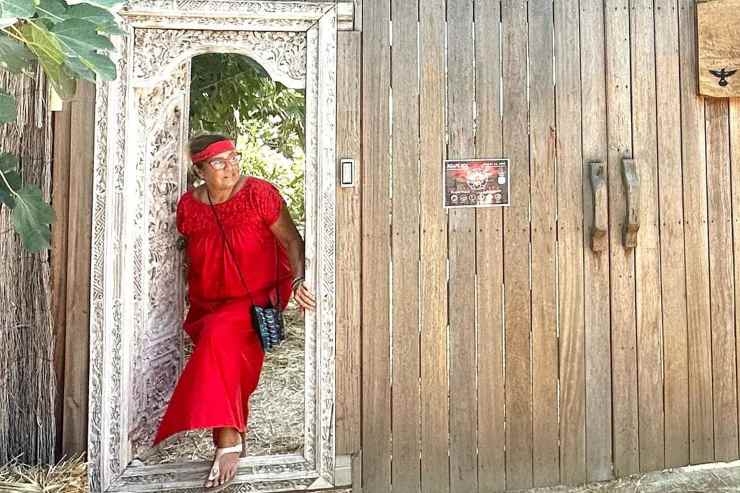 Romina Power, outfit total red