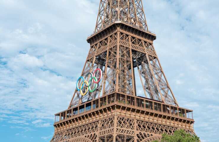 Torre Eiffel con simbolo Olimpiadi