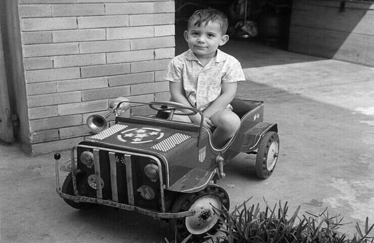 Ayrton Senna da piccolo su una mini auto